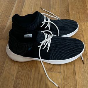 Vessie “everyday” shoes like new, size 12